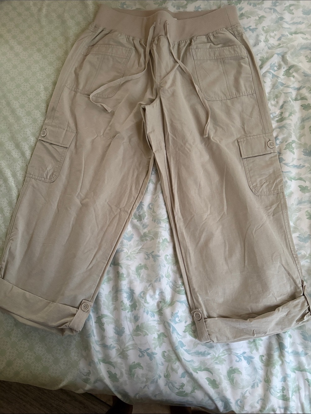 Almost Famous Women's Khaki Cargo Capris